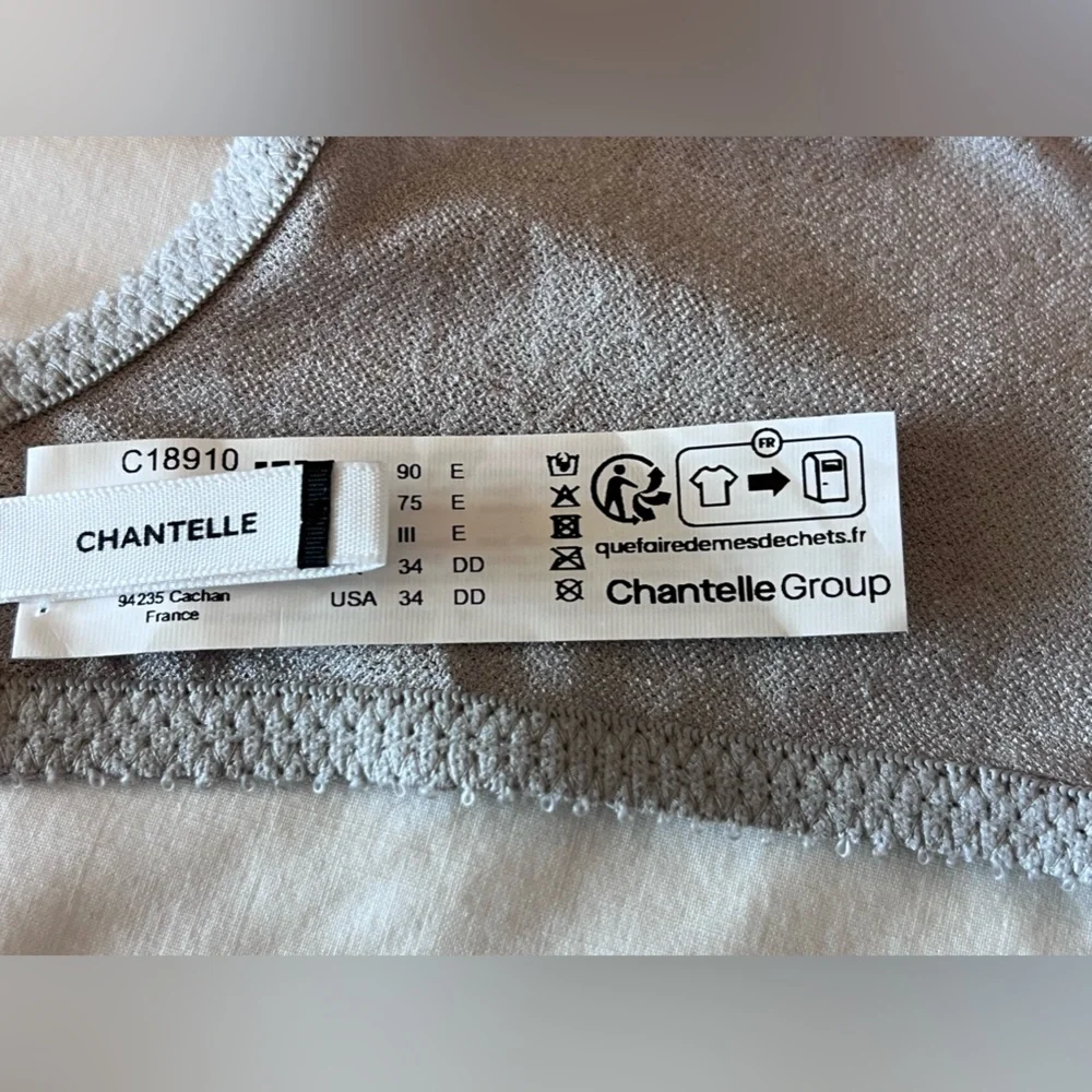 Chantelle minimizing underwire  bra - Picture 5 of 11